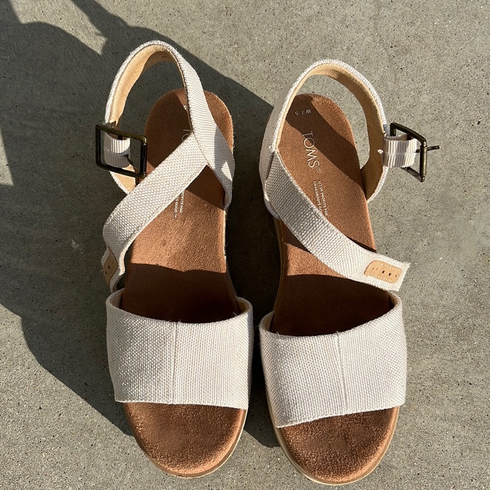 Tom’s beige shoe.  7.5 size. Perfect condition.